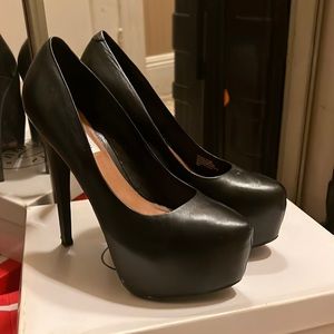Steve Madden women size 91/2 no damage great condition